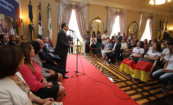 Programa Ganhe o Mundo oferece mais de mil vagas de intercâmbio para alunos de Pernambuco