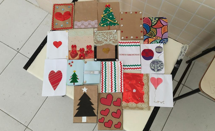 Estudantes realizam distribuição de cartões natalinos em Caruaru