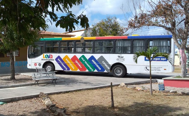 Ônibus do Leva Itinerante realiza programação em Caruaru