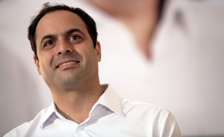 Servidores de Pernambuco devem receber 13º salário nesta sexta-feira (15)