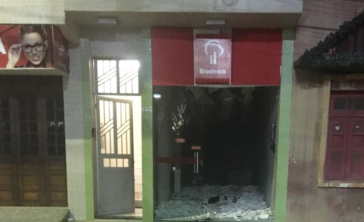 Grupo de criminosos explode agência bancária em Taquaritinga do Norte
