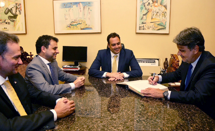 Raul Henry assume Governo de Pernambuco até a próxima semana