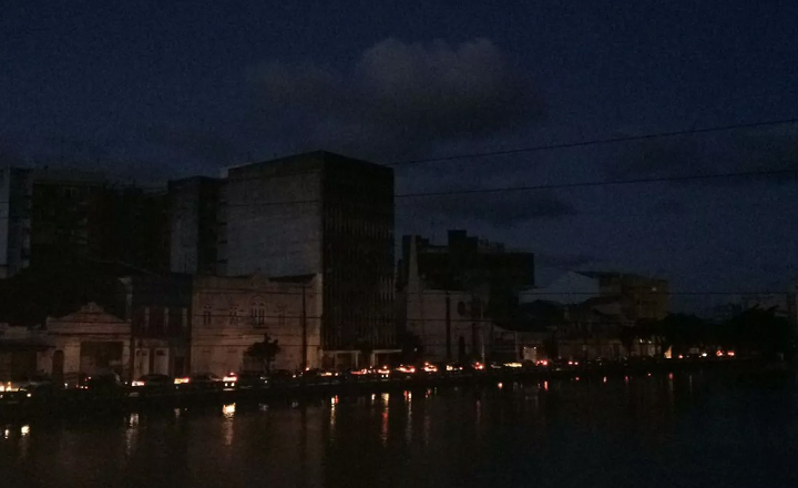 Apagão atinge todas as cidades de Pernambuco