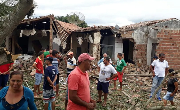 Explosão de fábrica de fogos deixa duas pessoas mortas em Cupira