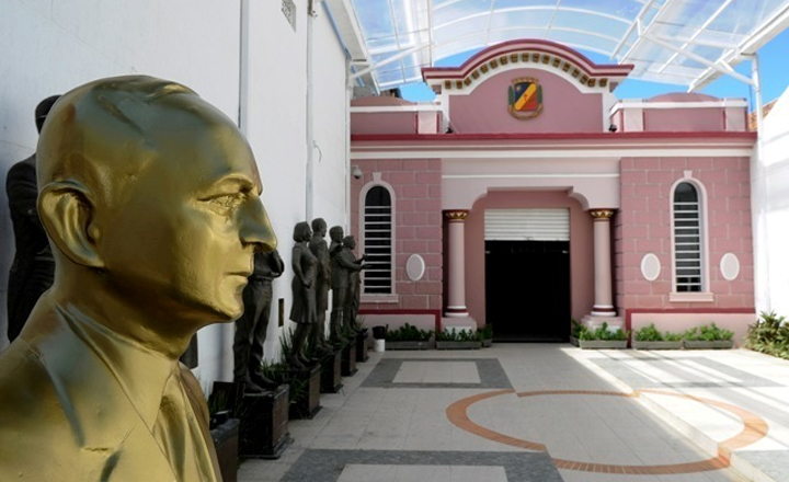 Câmara de Vereadores de Caruaru é alagada após chuvas