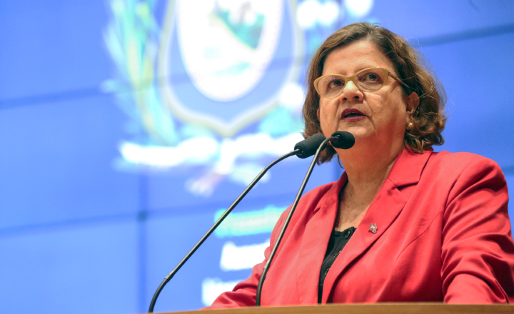 Deputada cobra convocação de concursados em Pernambuco