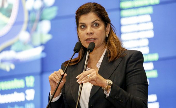 Deputada cobra regularização de débitos do Governo de Pernambuco
