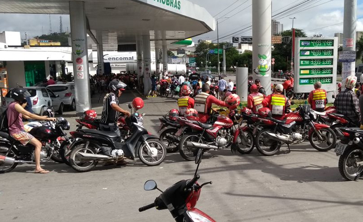 Postos começam a receber combustíveis em Pernambuco