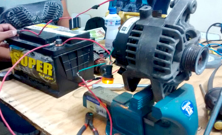 Socioeducandos de Caruaru participam de curso de Eletricista Automotivo