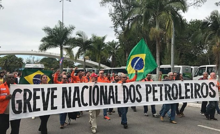 Petroleiros suspendem greve em Pernambuco