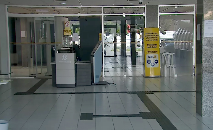 Agência bancária é arrombada em Caruaru