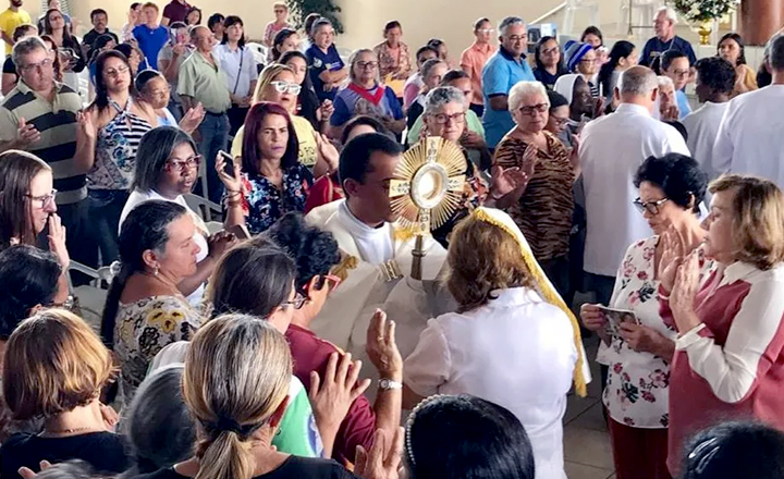 Festa de 20 anos da Missa da Graça é realizada em Caruaru