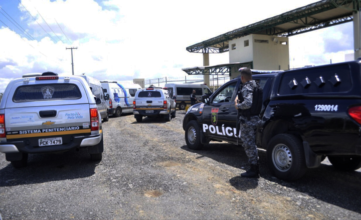 Detentos da penitenciária de Caruaru são transferidos