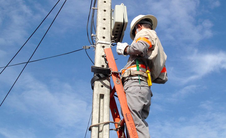 Operação investiga furto de energia elétrica em Caruaru