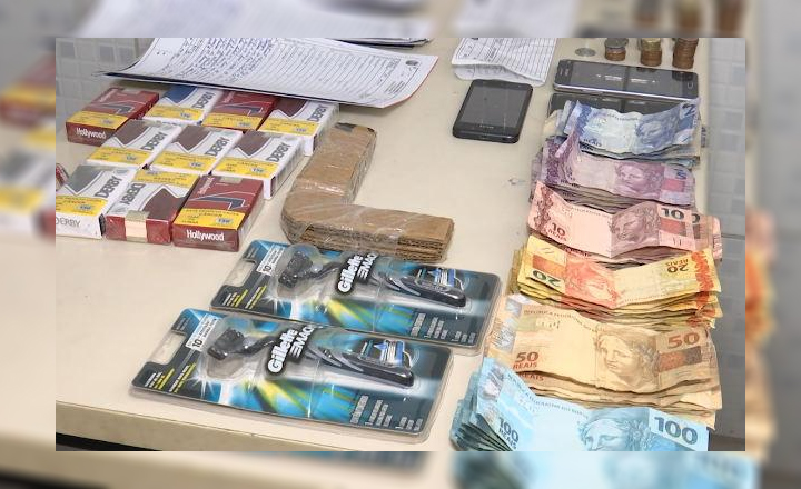 Dupla é presa após realizar assaltos com arma de papelão em Caruaru