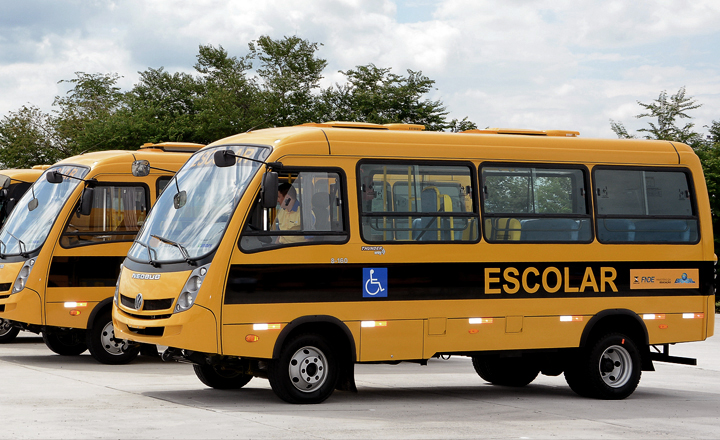 Departamento de trânsito realiza vistoria de transportes escolares de Caruaru