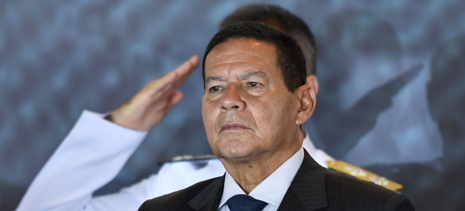 Mourão pode vir a Pernambuco em março para receber homenagem