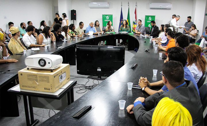 Membros dos conselhos municipais de Igualdade Étnico Racial e de Juventude de Caruaru são empossados