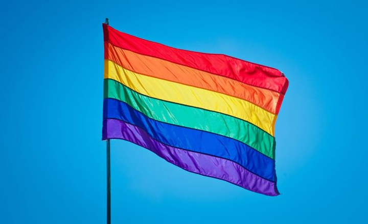 Lei proíbe contratação de artistas que incentivem a homofobia com recursos públicos de Caruaru