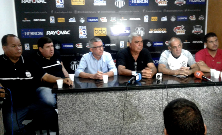 Central realiza apresentação oficial do técnico Celso Teixeira