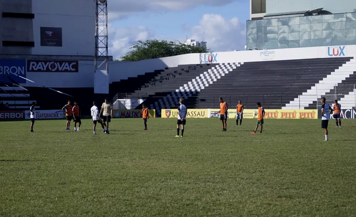 Central retoma atividades de escolinha de futebol