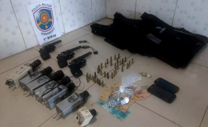 Agência bancária é assaltada em Caruaru