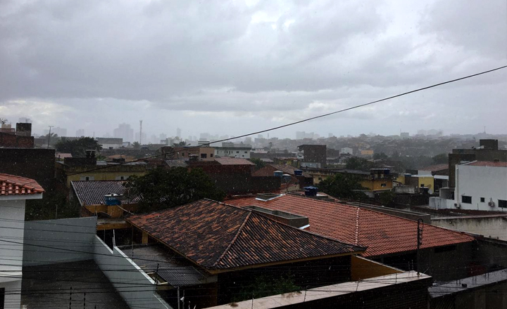 Em manhã chuvosa, Defesa Civil monitora áreas de risco em Caruaru