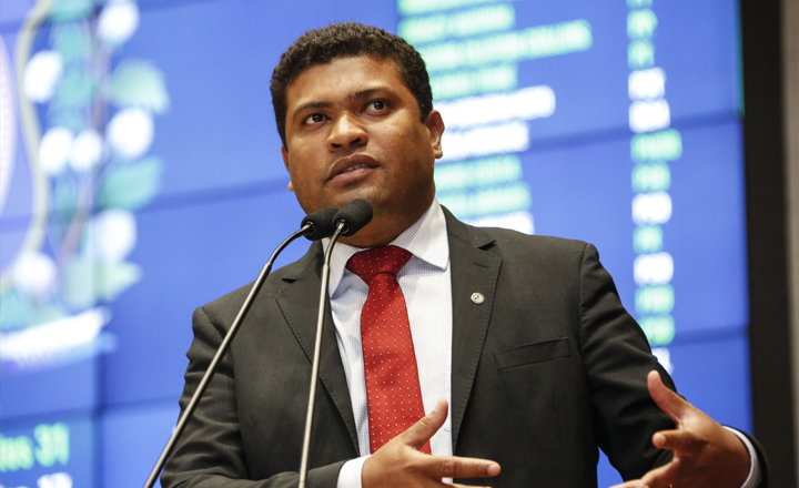 Deputado de Pernambuco cobra alojamento adequado para Policiais Militares em Caruaru