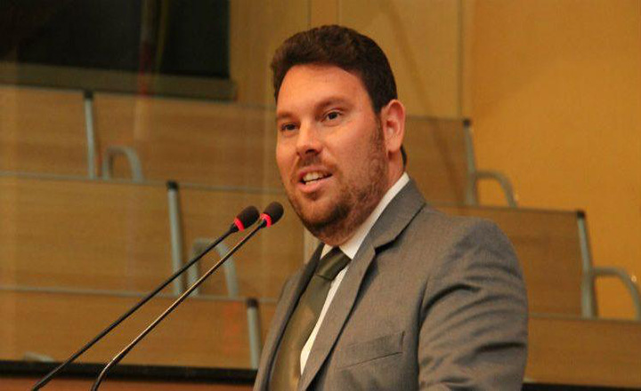 Deputado estadual cobra do Estado os cachês atrasados dos artistas