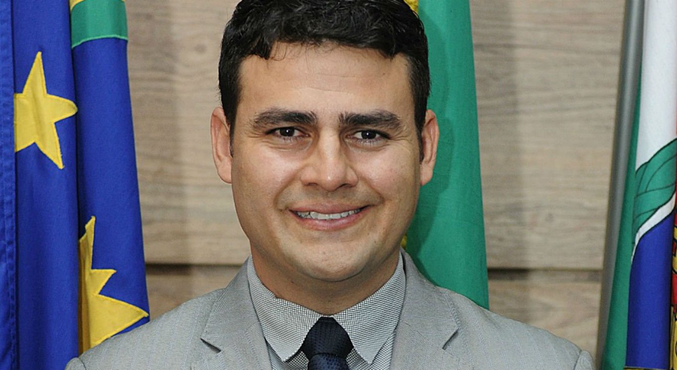 Moysés Santos toma posse como vereador na Câmara de Caruaru