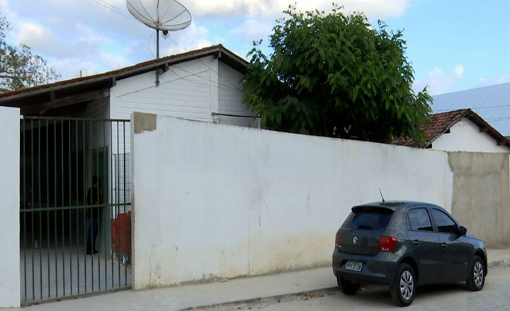 Estudantes da escola Tereza Neuma passam mal após pintura na unidade