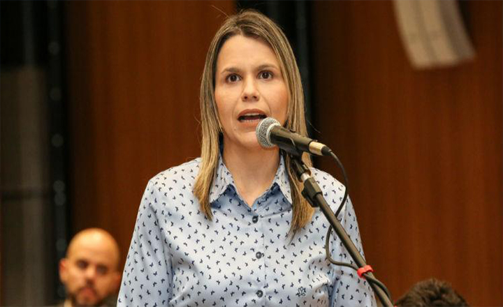 Deputada defende adesão do Estado a programa de escolas cívico-militares