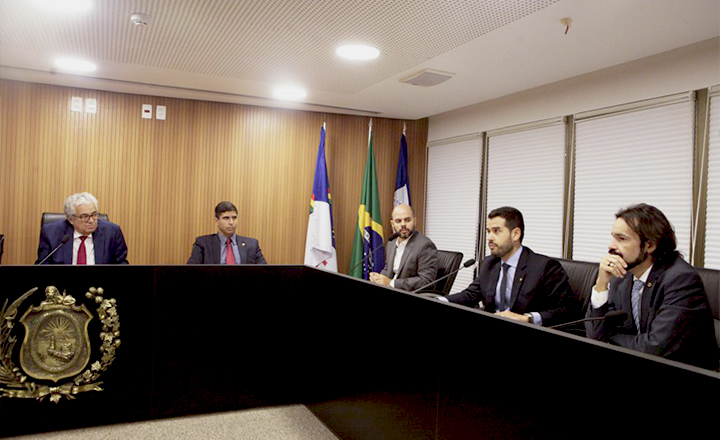 Comissão modifica projeto que obriga preso a pagar por tornozeleira eletrônica
