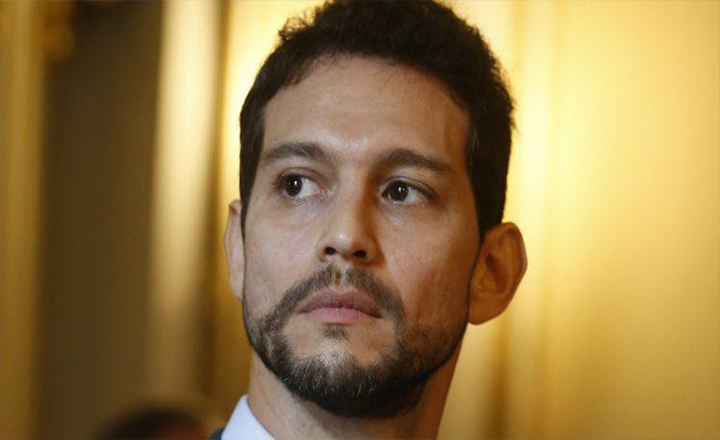 Secretário visita Caruaru para avaliar implantação de novo modelo da carteira identidade