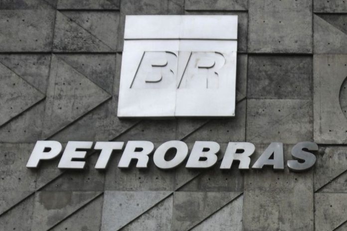 TST determina multa de R$2 milhões por dia caso os petroleiros mantenham a greve
