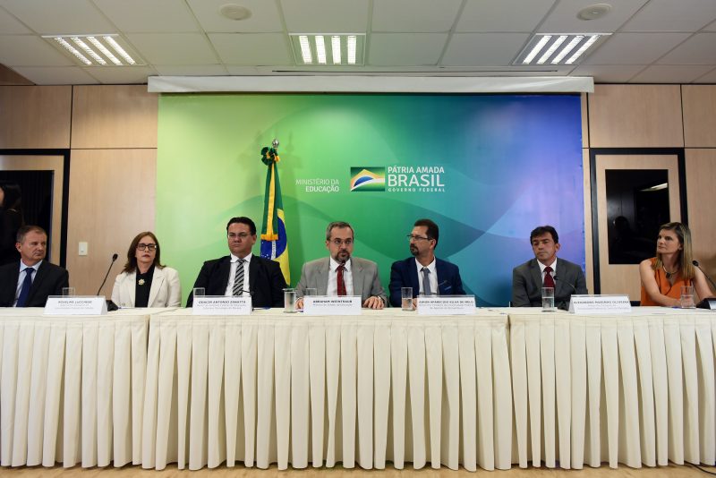 Ministério da Educação anuncia criação da UFAPE e nomeia reitor da instituição