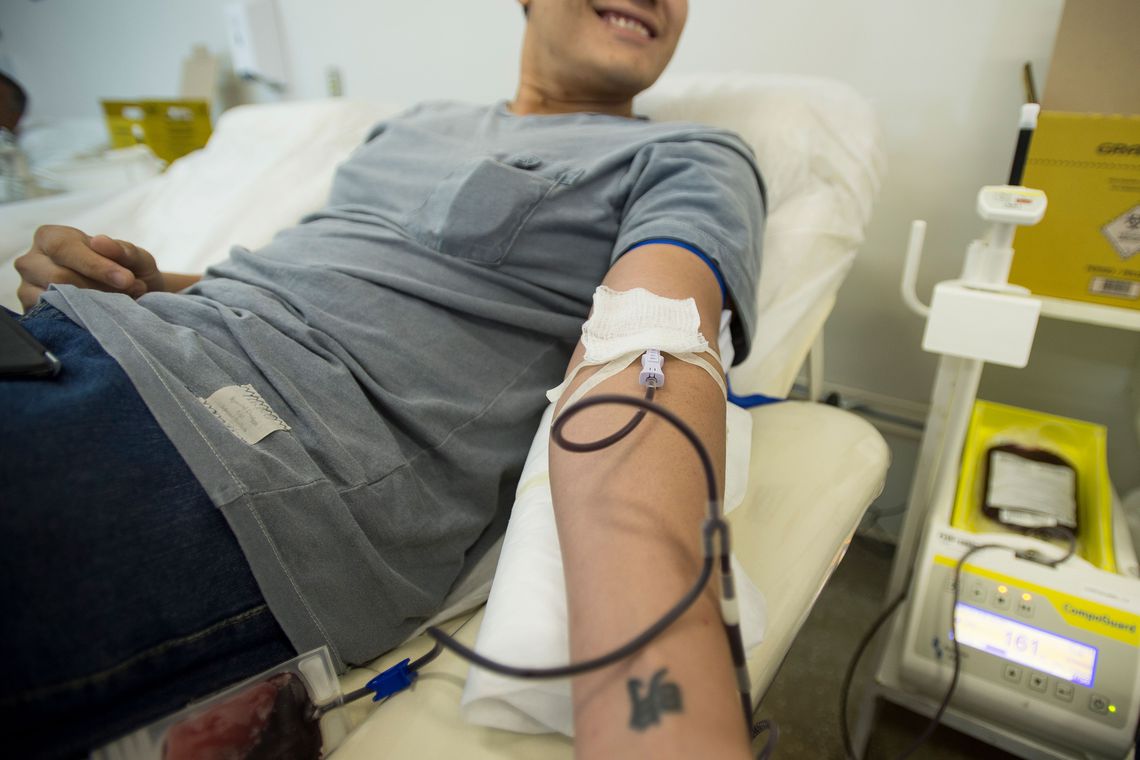 Lei determina que doadores de sangue e medula óssea tenham direito a meia-entrada em eventos no estado