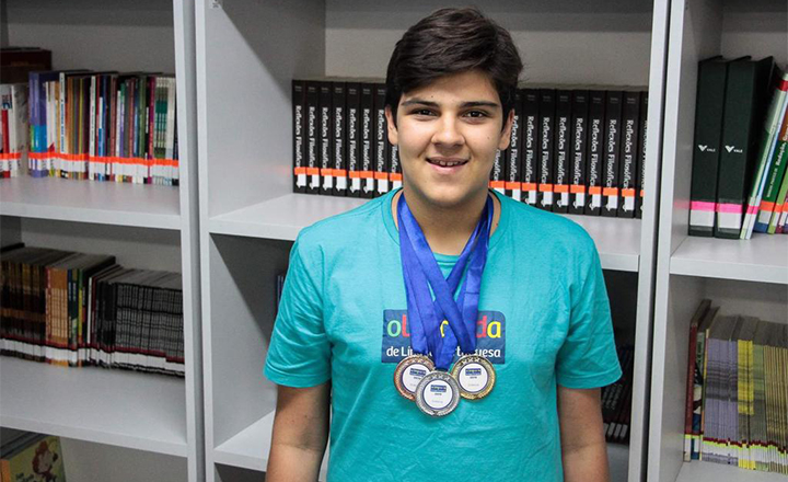 Aluno caruaruense conquista medalha de ouro na Olimpíada de Língua Portuguesa