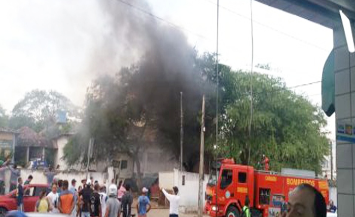 Incêndio atinge automóveis em pátio de Delegacia de Caruaru