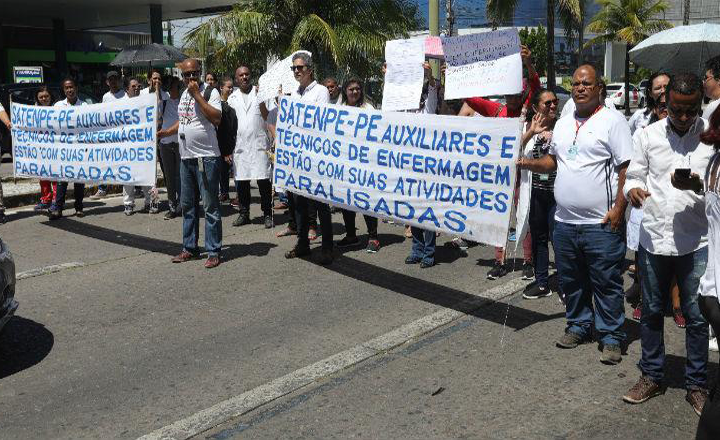 Auxiliares e técnicos de enfermagem poderão entrar em greve por tempo indeterminado