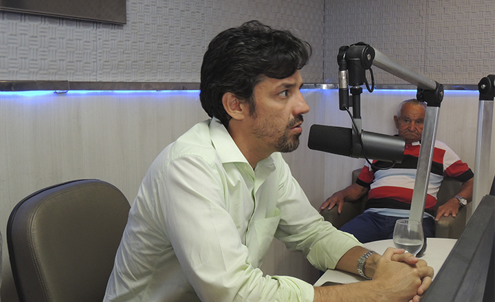 “Eu trouxe mais recursos para Caruaru que o deputado Wolney”, afirma Daniel Coelho
