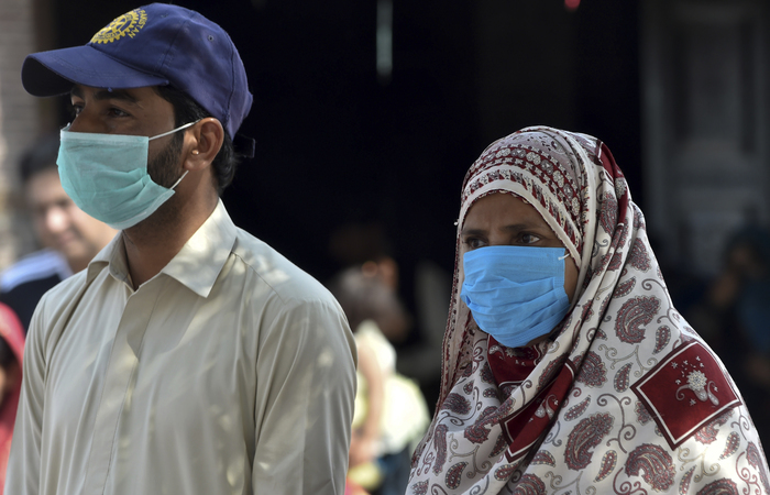 Máscaras não previnem contágio, mas ajudam a reter transmissão do coronavírus, reforça OMS