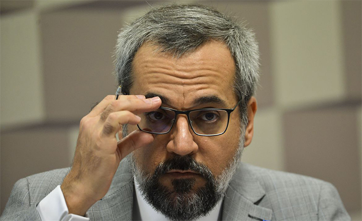 No Senado, ministro da Educação minimiza erros no Enem 2019