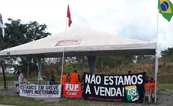 Petroleiros decidem suspender greve