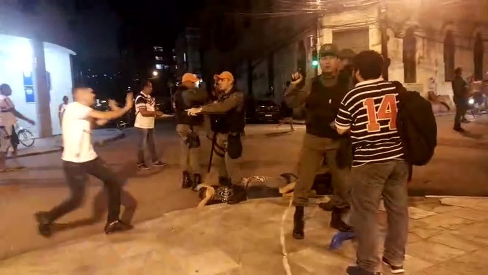 Confusão interrompe comemorações da torcida do Santa Cruz