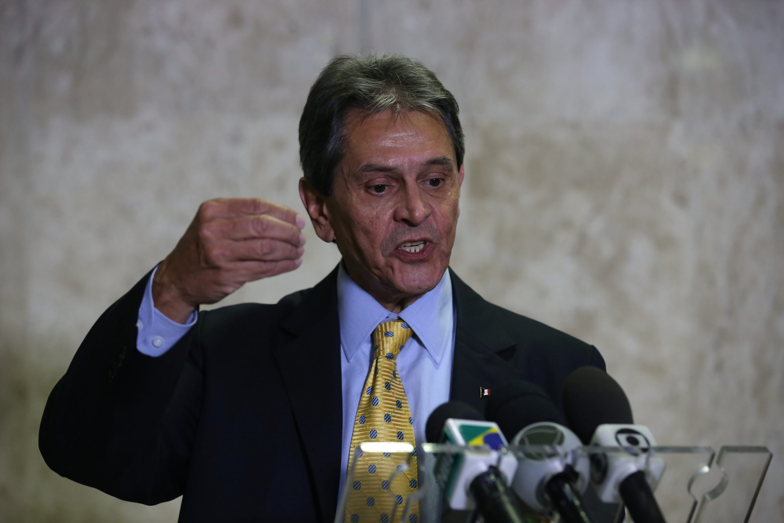 “O poder não está na toga, nem na caneta, o poder começa pelo cano do fuzil”, disse Roberto Jefferson sobre decisão do STF