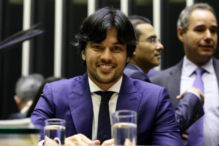 Bolsonaro recria Ministério das Comunicações