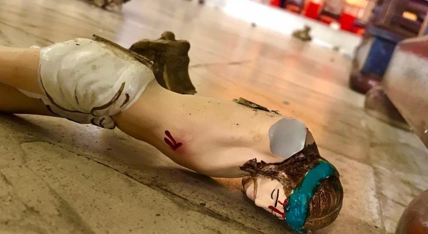 Homem é preso após invadir igreja e quebrar imagens de santos em Taquaritinga do Norte