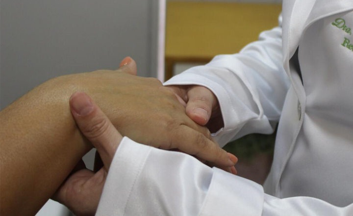 Ação com serviços reumatológicos gratuitos é promovida em Caruaru