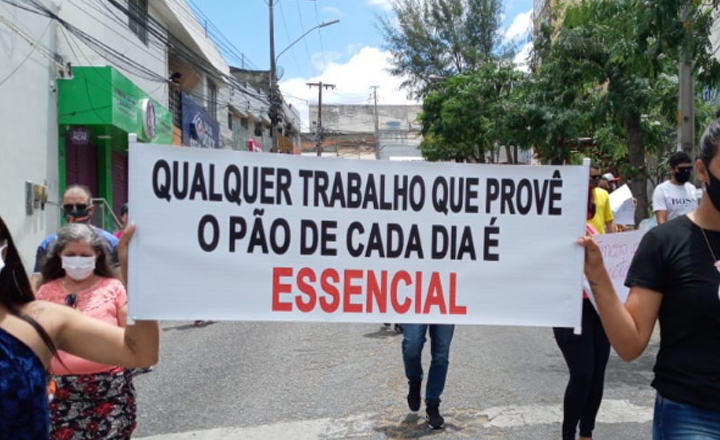 Profissionais de educação física realizam protesto em Caruaru